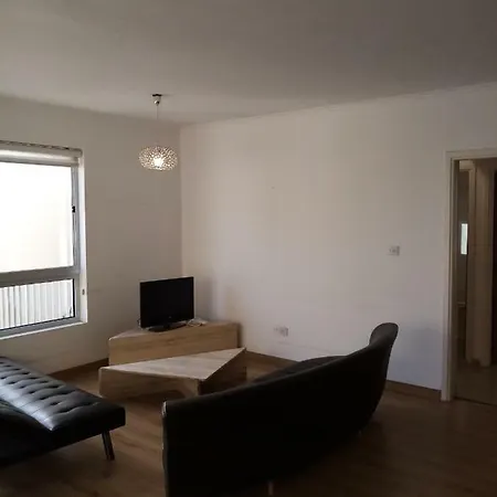 Oceanic 2 Bed Next To The Beach לימסול