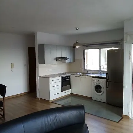 Oceanic 2 Bed Next To The Beach לימסול